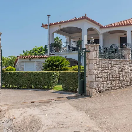 View Nyaraló Karpofóra