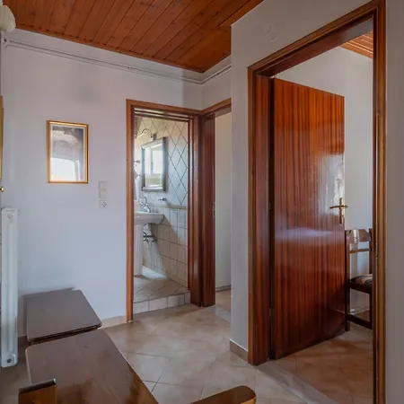 View Nyaraló Karpofóra